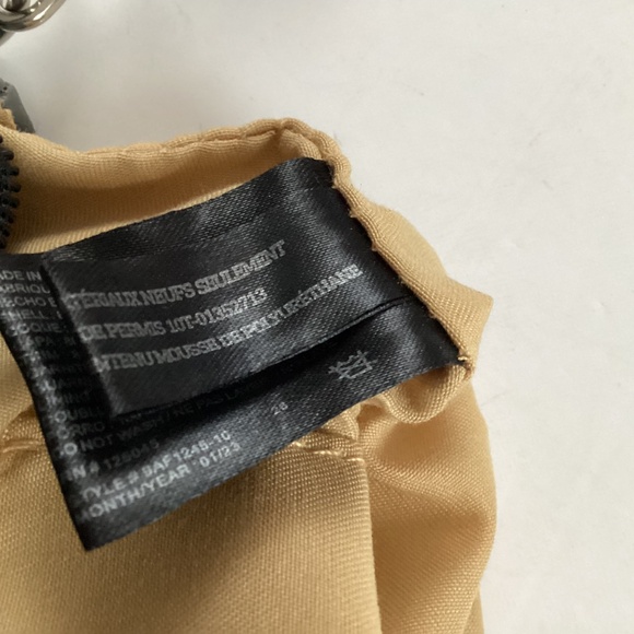 Stone Mountain Gray and Black Leather and Poly Crossbody Purse Shoulder Bag - Picture 9 of 10